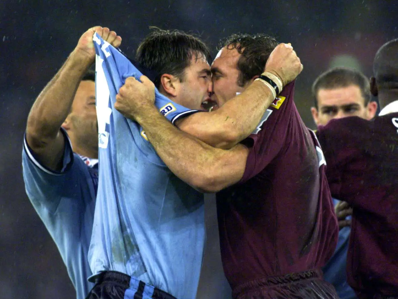 Gordon Tallis and Terry Hill battle it out on a state of origin series in 1999